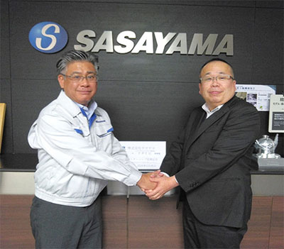 向かって左が笹山社長、右がFPE社の仲井社長